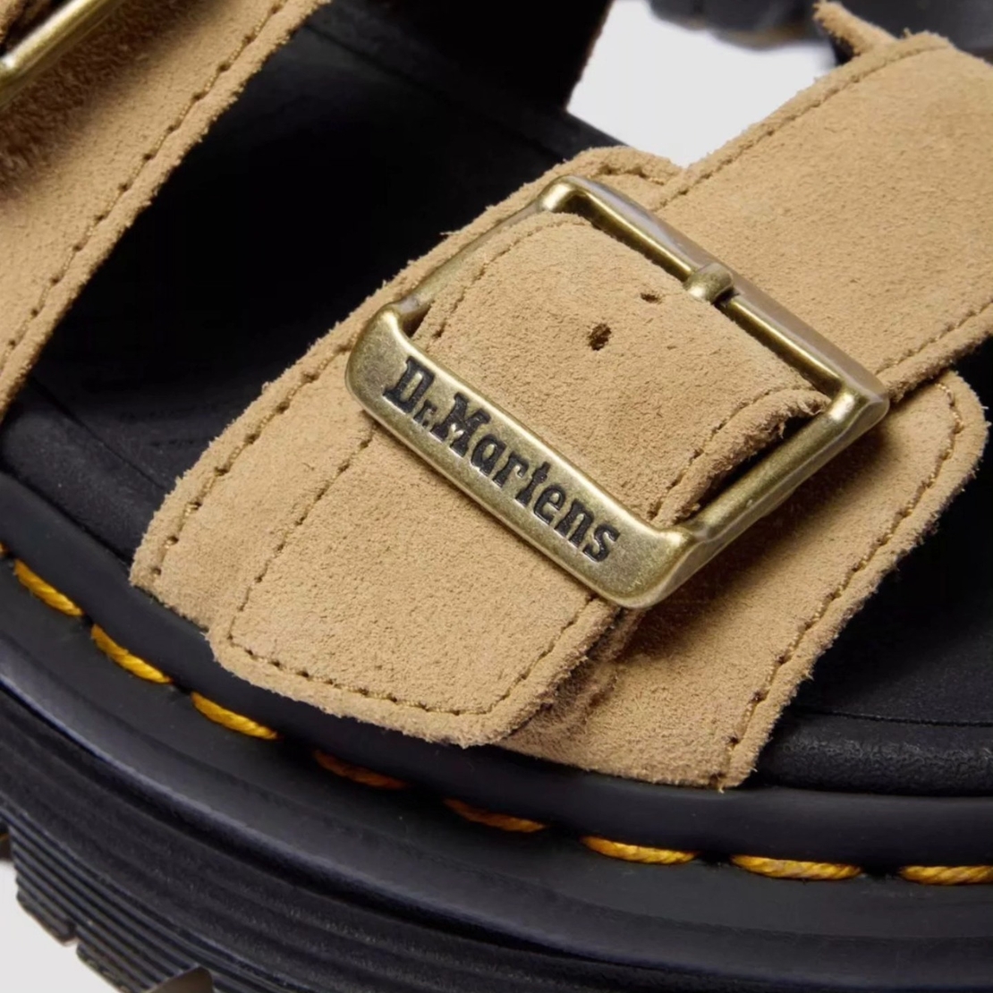 Dr. Martens זבזג סנדל