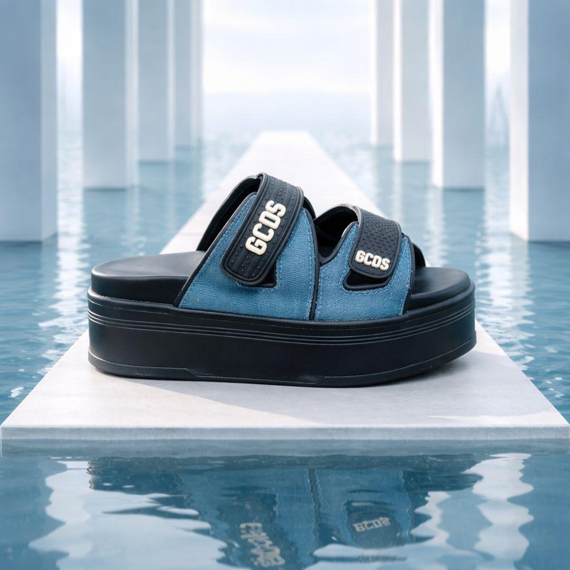 GCDS שחור עם שילוב גינס