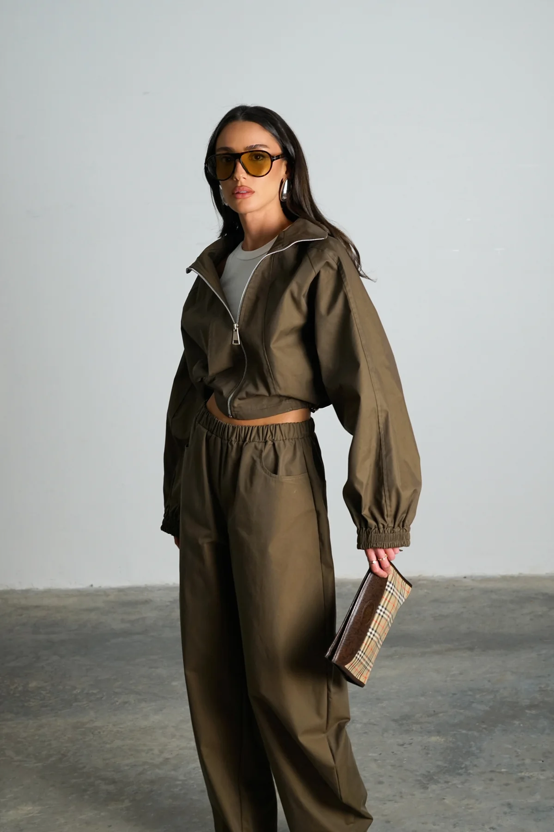 חליפת אסטל- ירוק זית