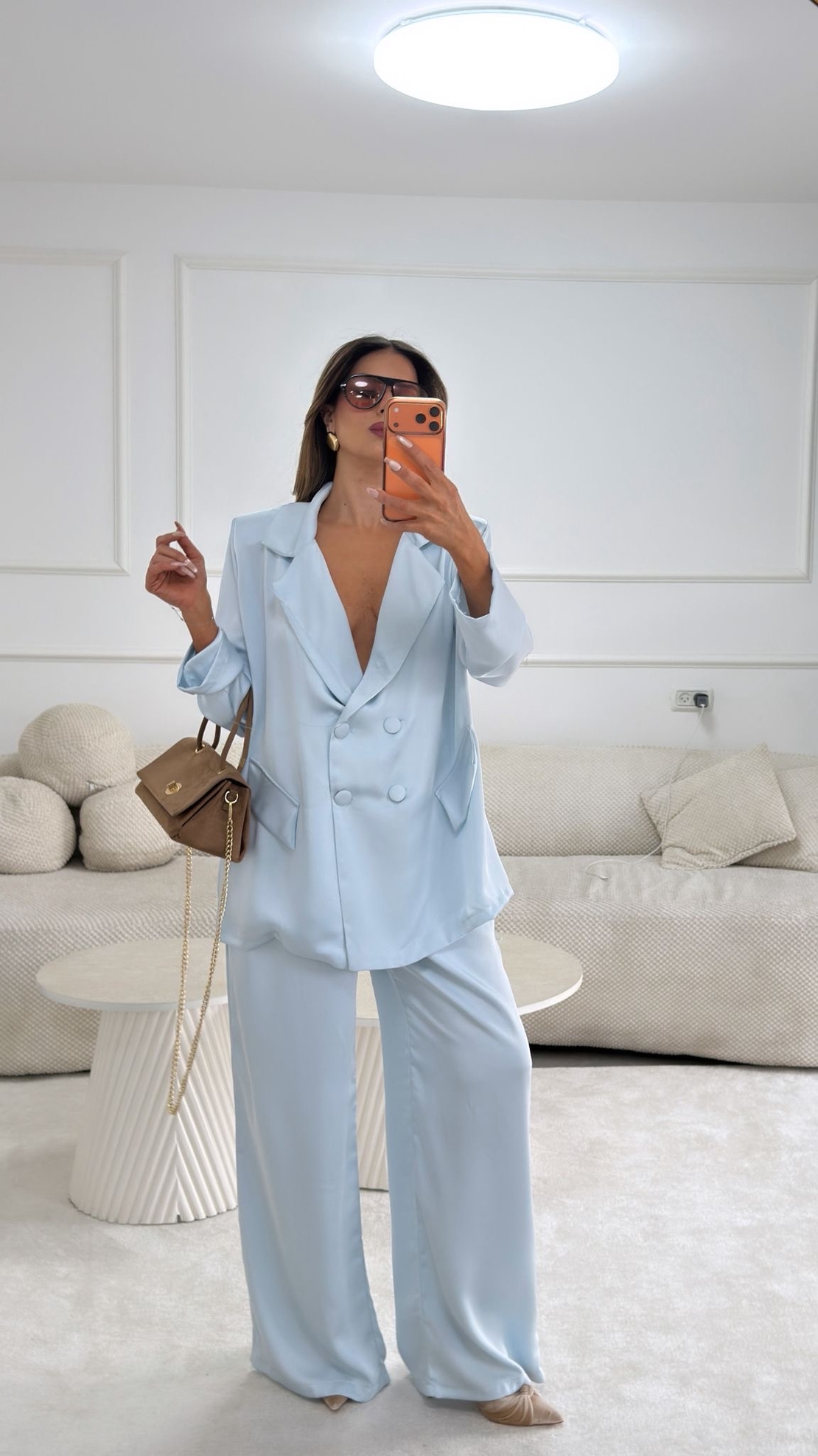 חליפת סאטן כפתורים- תכלת