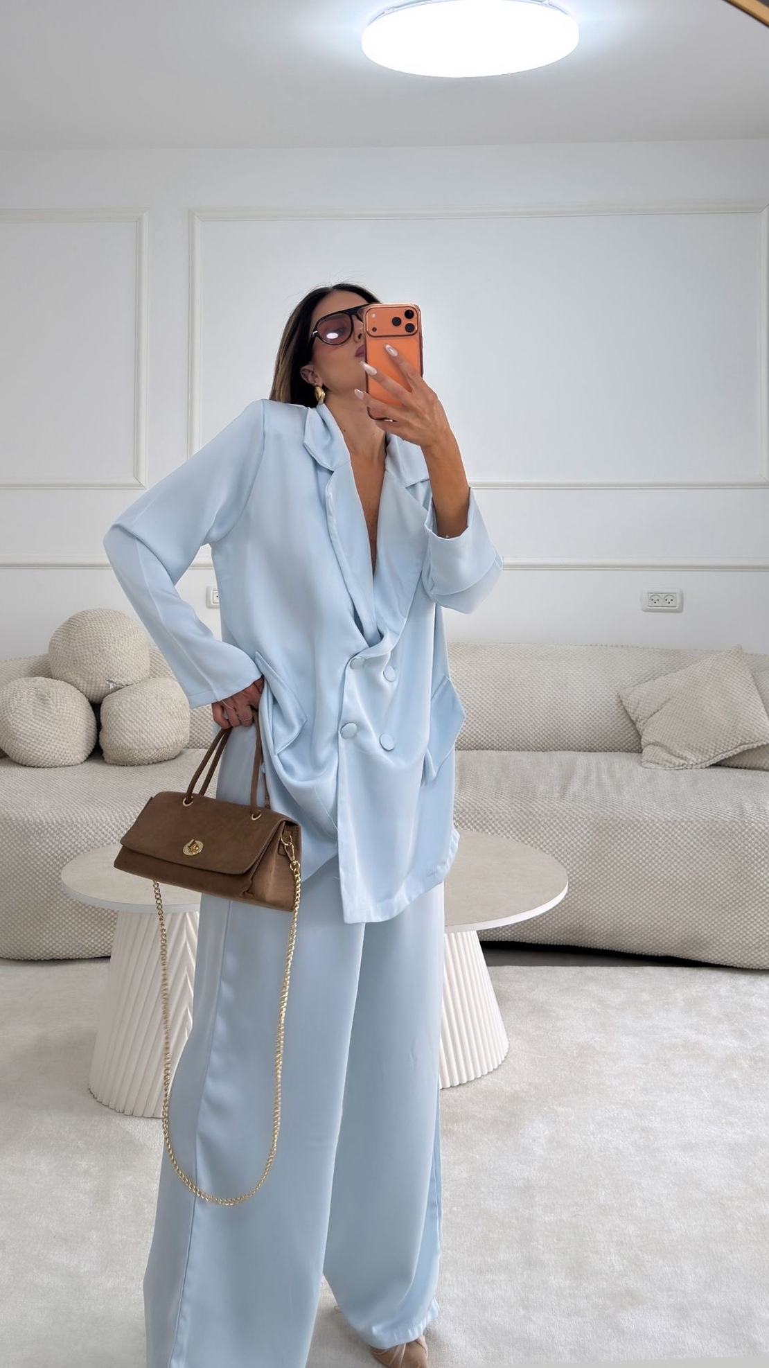 חליפת סאטן כפתורים- תכלת