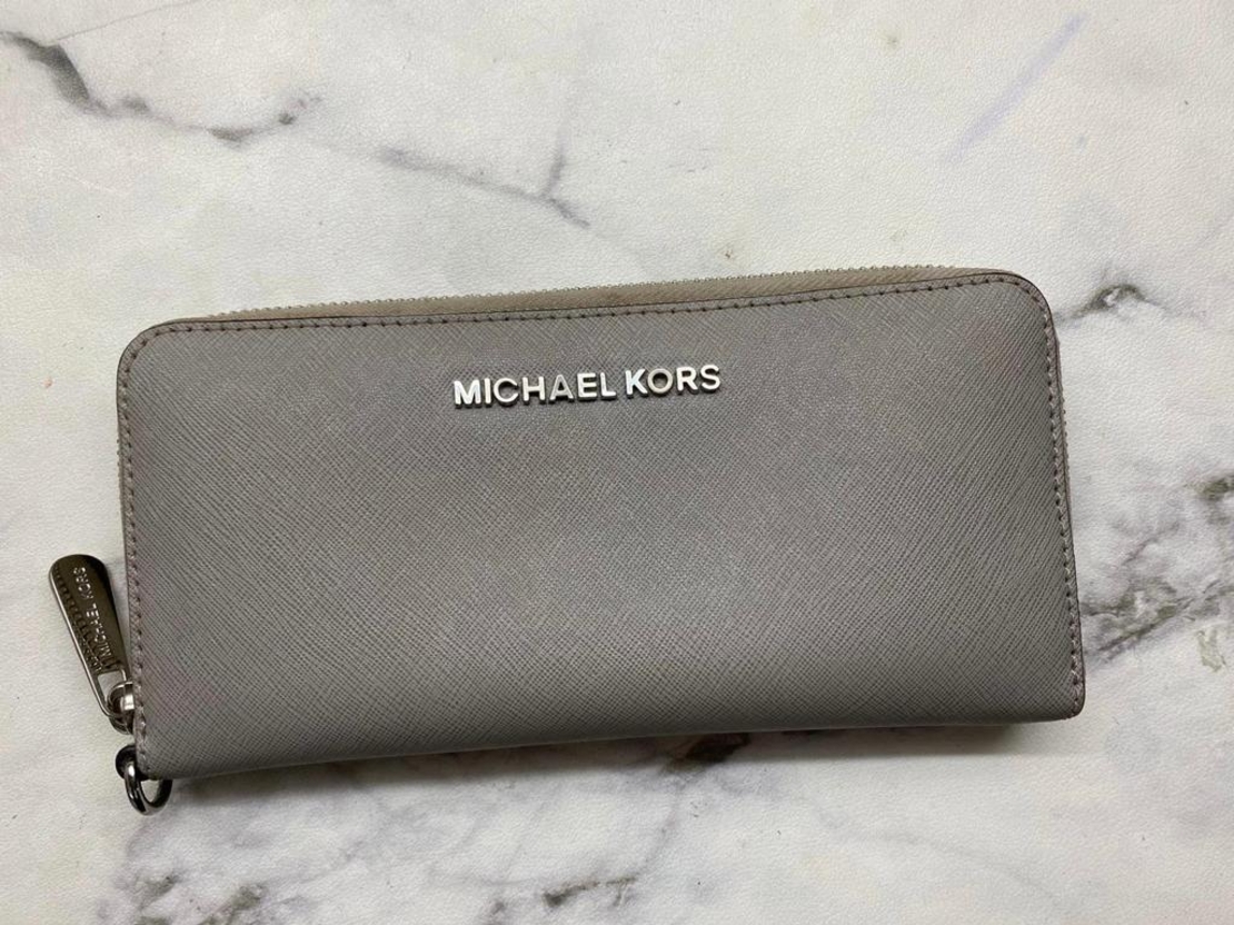 ארנק michael kors אפור