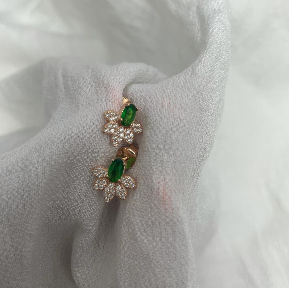 עגילי NOA - כסף 925 בציפוי רוז גולד אבן ירוקה