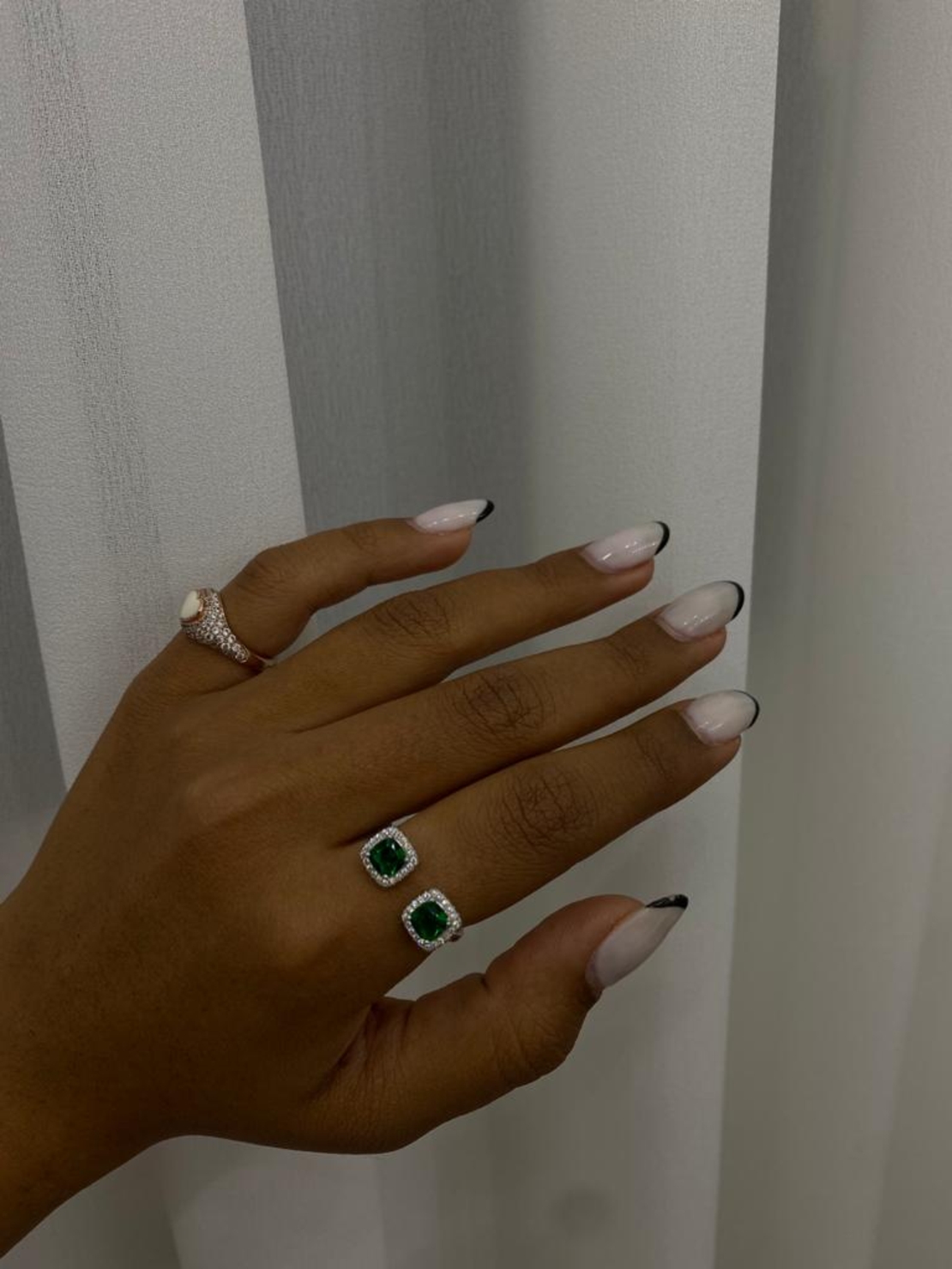 טבעת כסף 925 - 2 אבנים ירוקות מרובעות