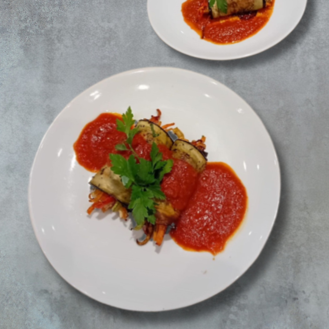 חציל במילוי ירקות שורש תמיין ושמן זית (טבעוני)