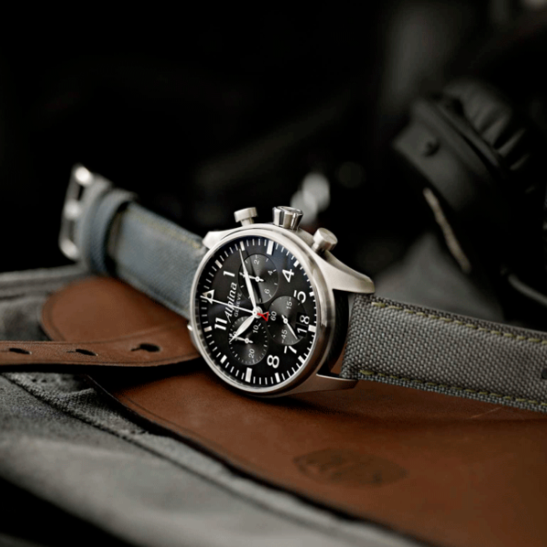 שעון Alpina Startimer Pilot Black Dial Grey Leather