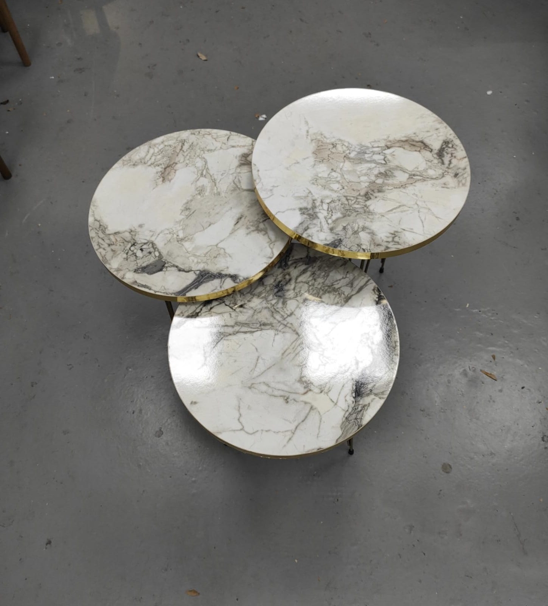 שלישיה מעמדים מעץ