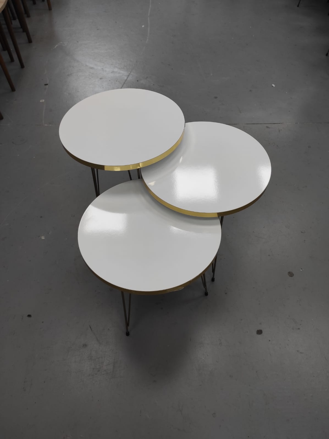 שלישיה מעמדים מעץ