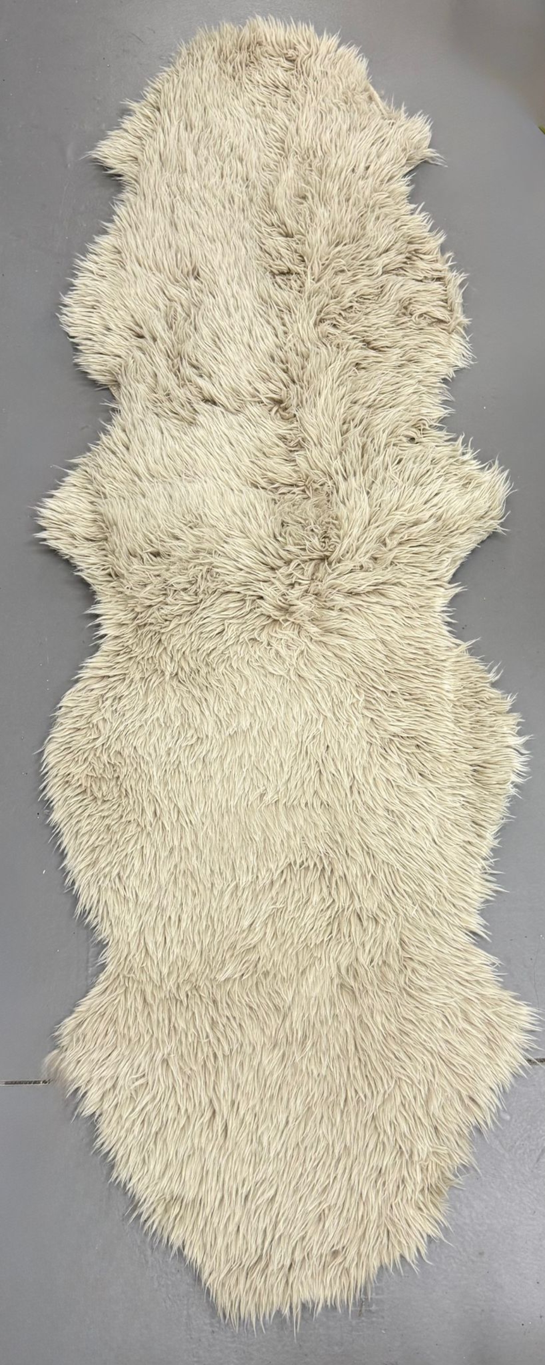 - שטיחי שאגי פרוותיים בצבע ב'ז