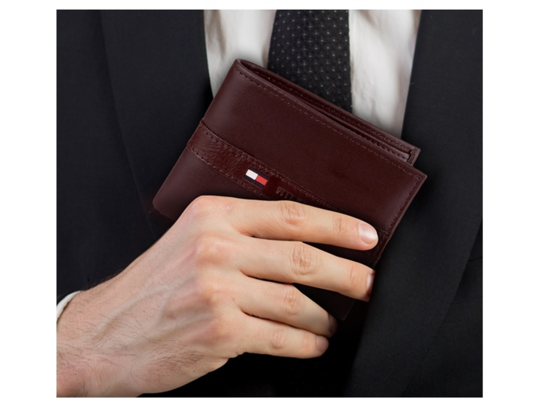 tommy hilfiger wallet