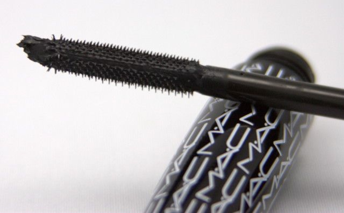 mac in extreme dimension 3d black lash