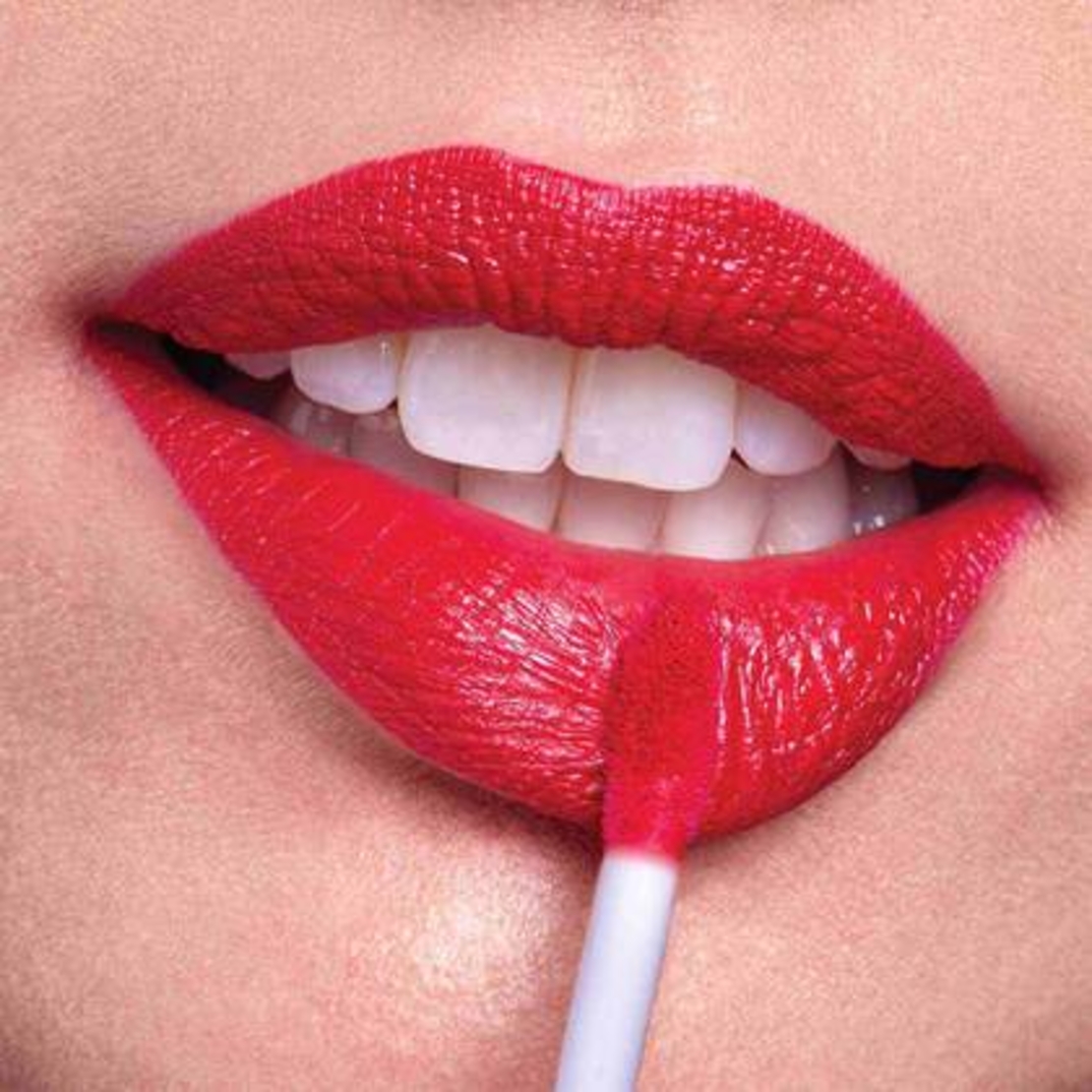 maybelline super stay-553 steady red