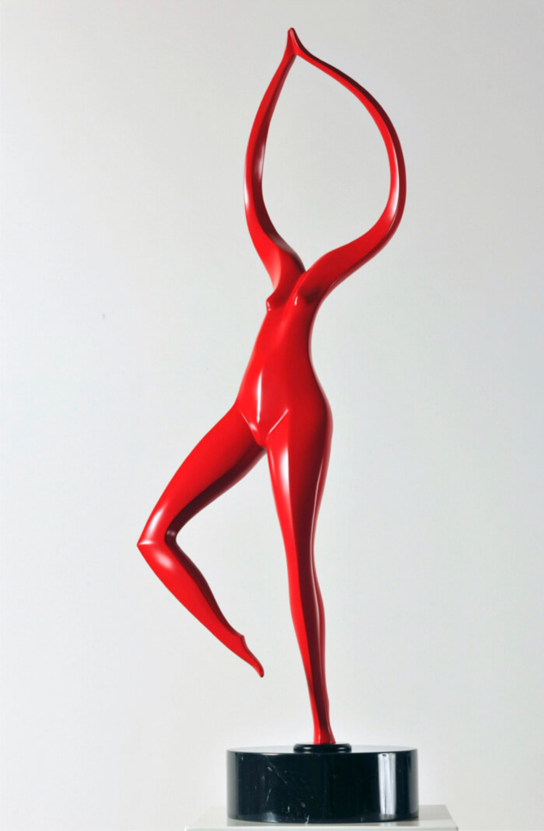 Pas Seul Sculpture