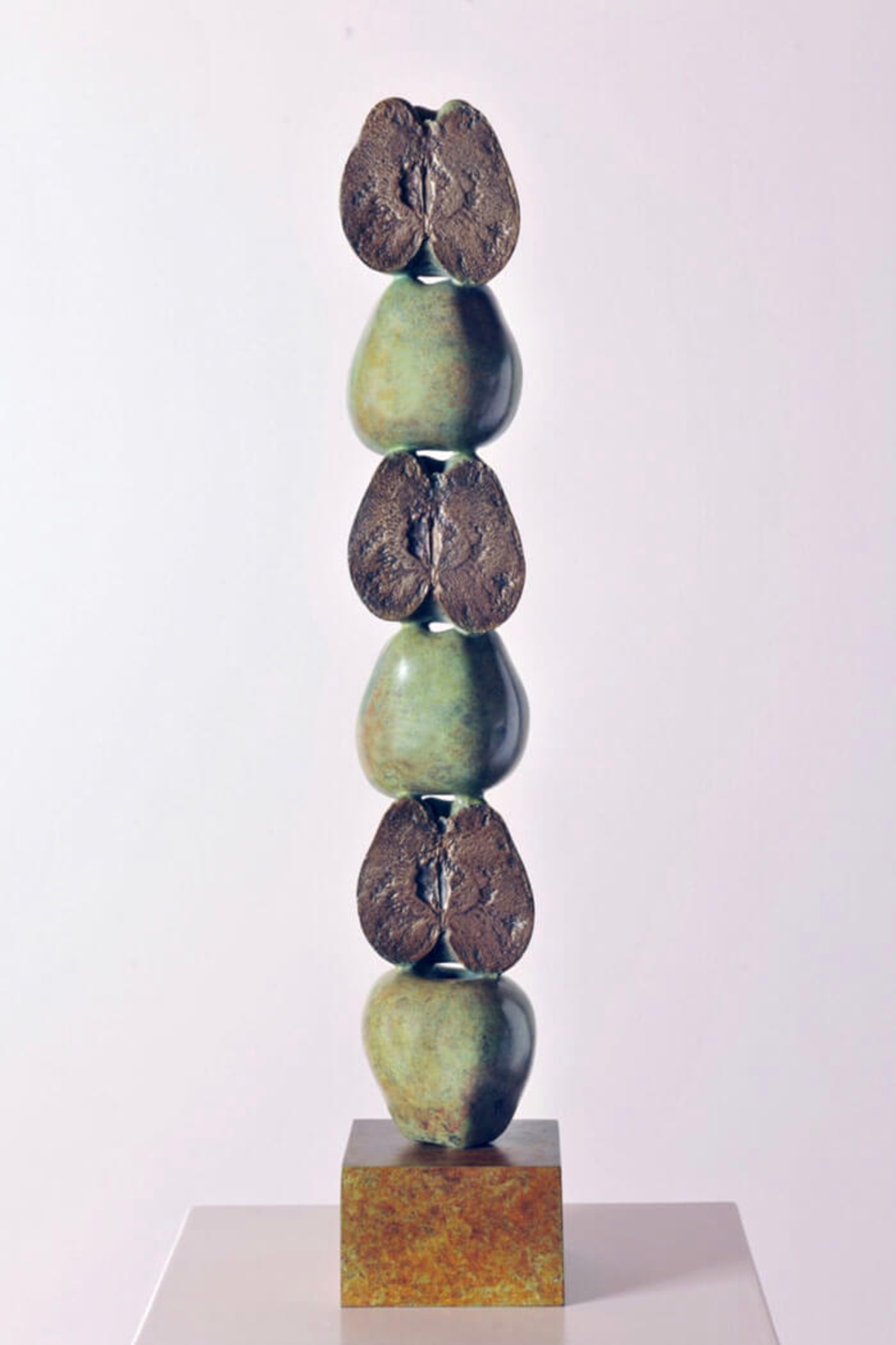 THE APPLE - ISAAC KAHN
