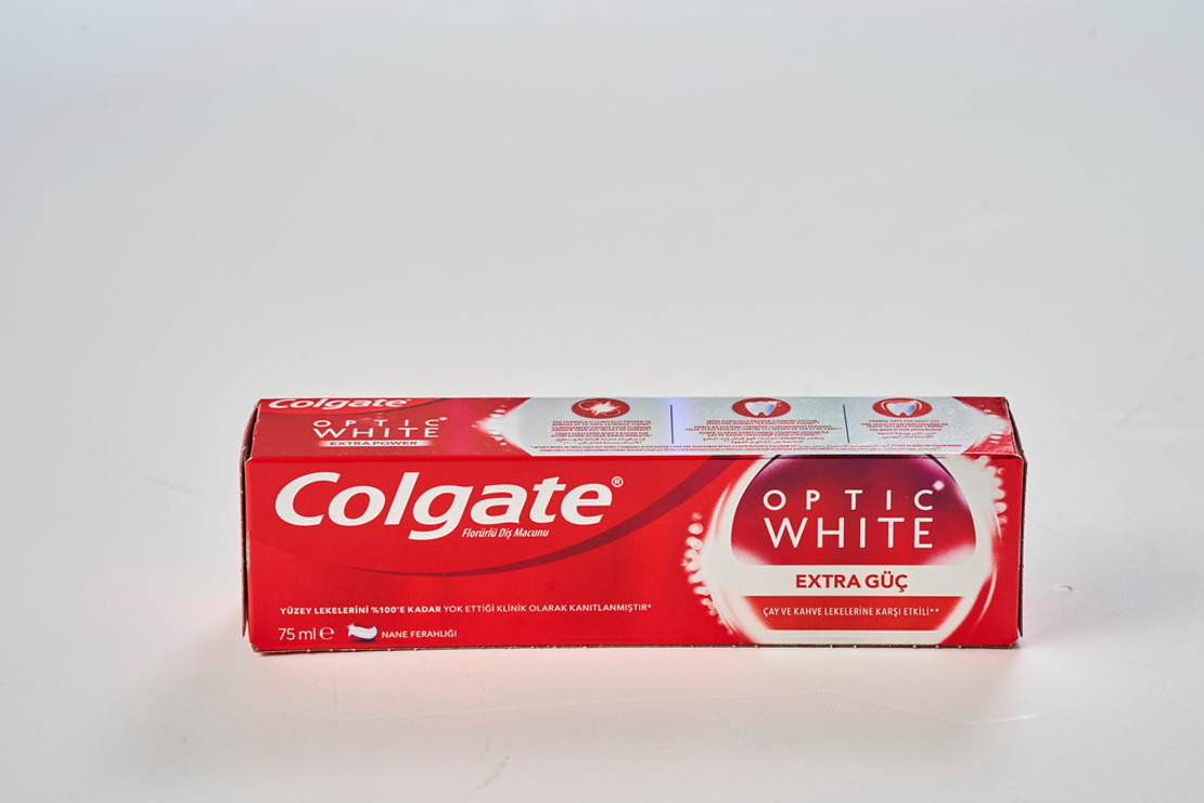 משחת שיניים קולגייט אופטיק וויט - Colgate