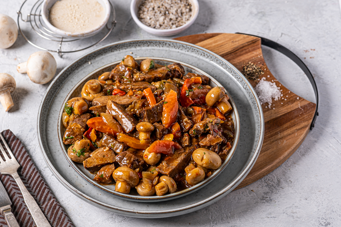 סטרוגנוף בקר מוקפץ בירקות - 1 ליטר