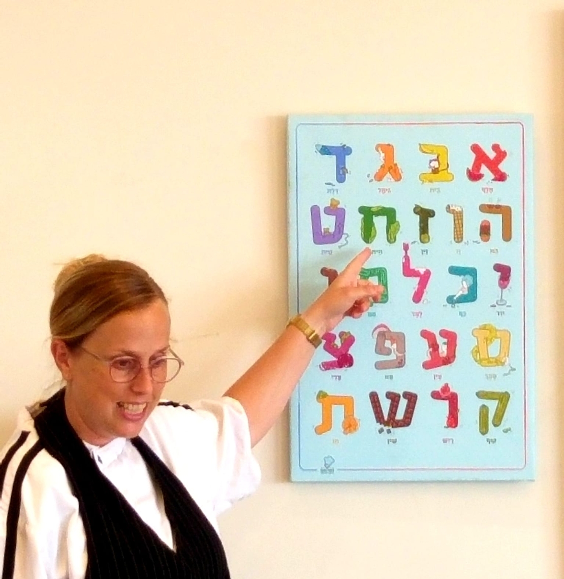 קנווס של אותיות האלף בית מאוירות מעולם הבישול