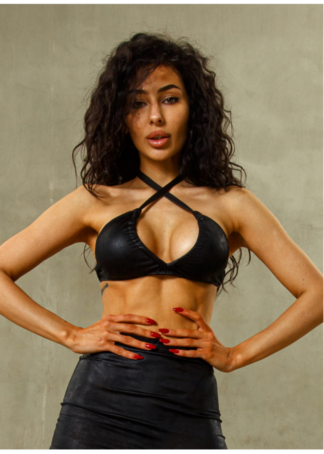 Top EASY black leather
