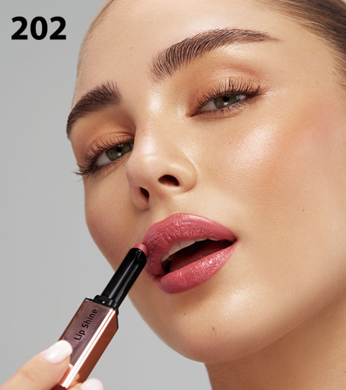 Lip Shine שפתון לחות בגוון חצי שקוף