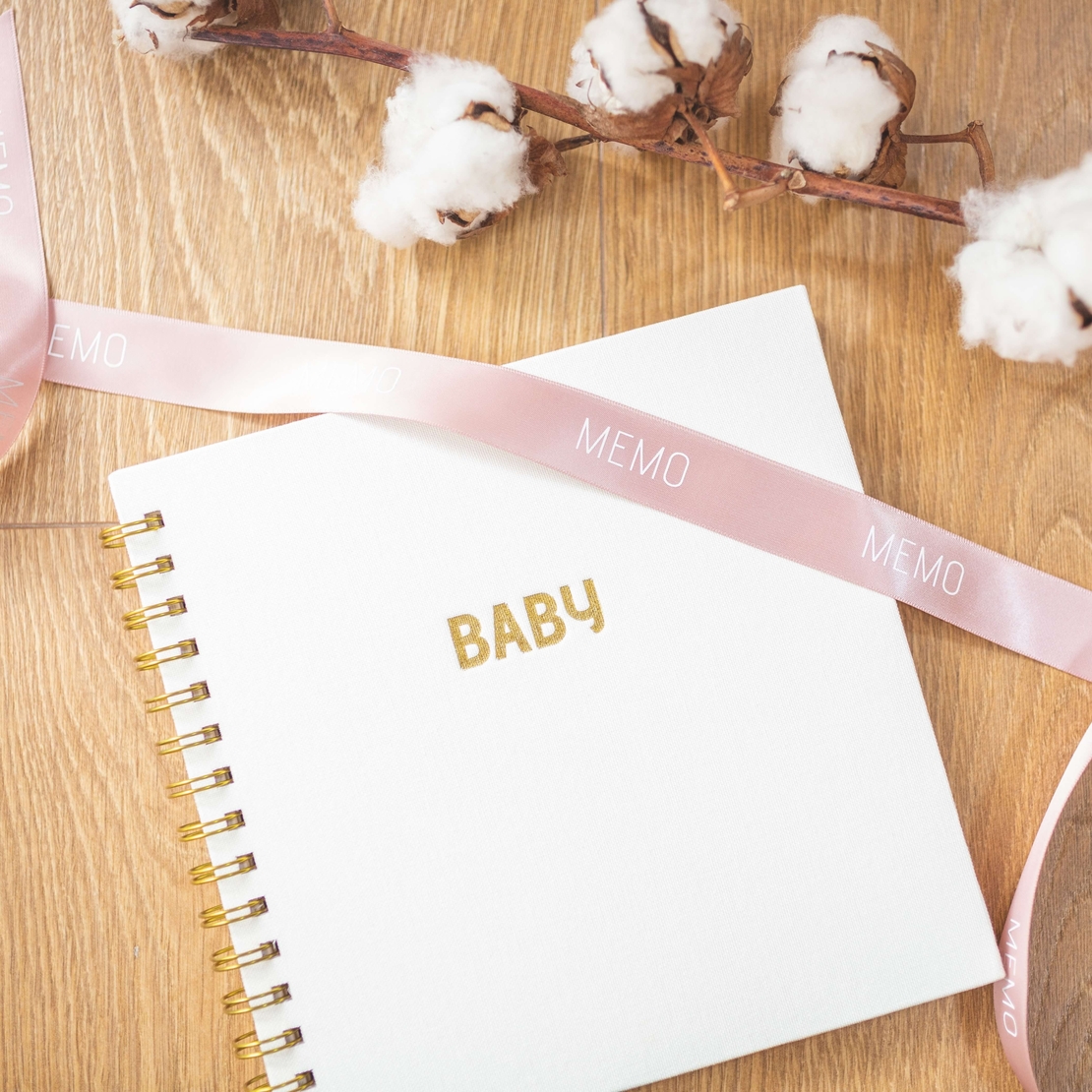 BABY BOOK - מארז ספר השנה הראשונה + קיט טביעת יד/רגל