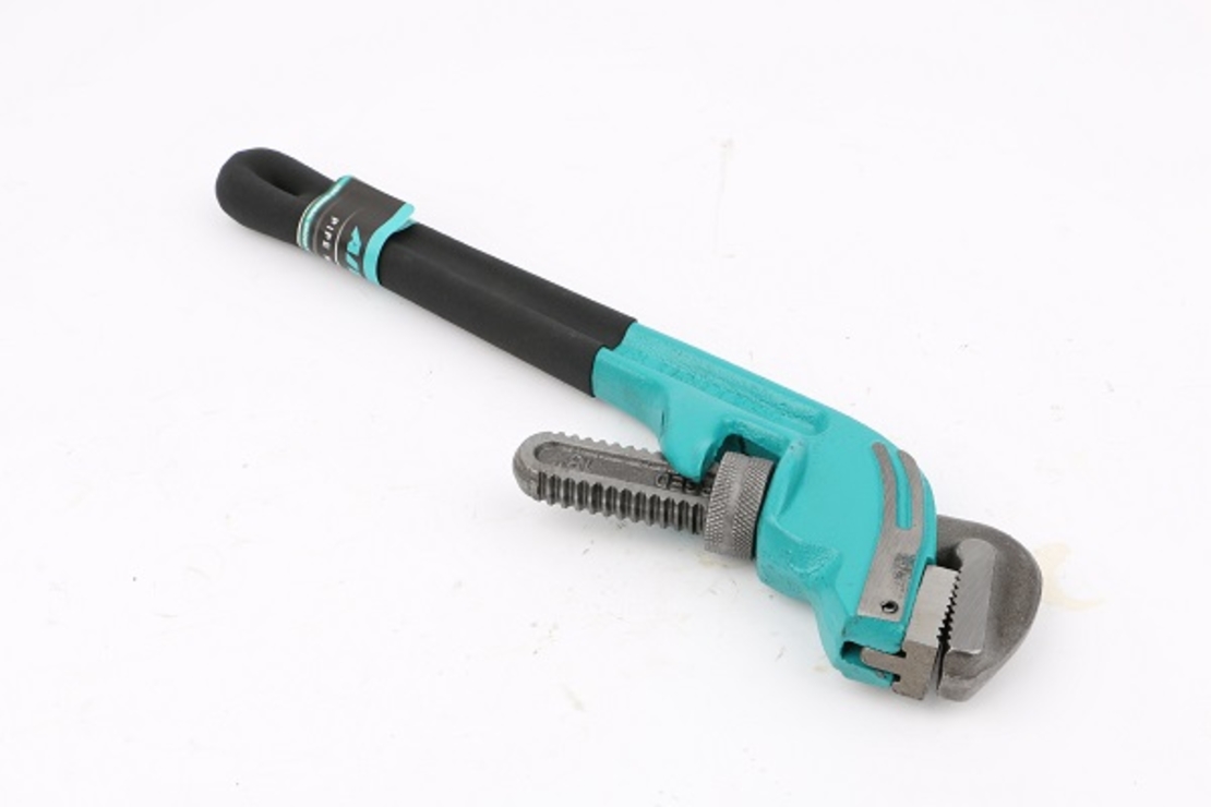 Angle Type Pipe Wrench W/dipped Handle