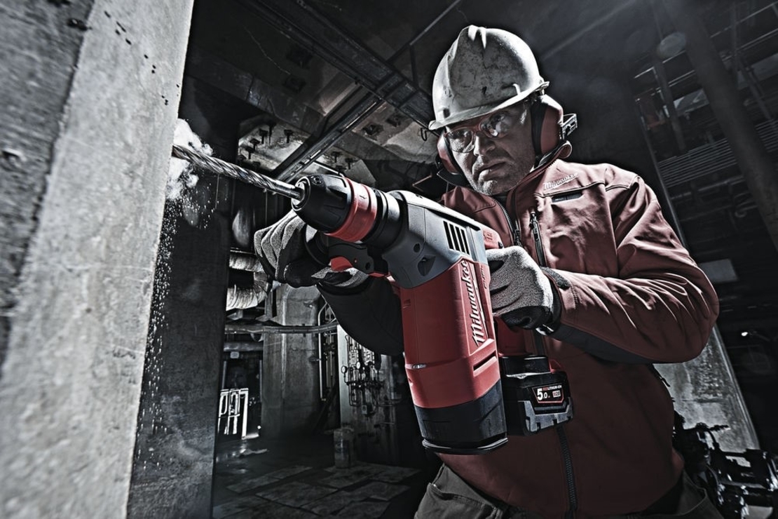 פטישון + 2 סוללות 5 אמפר, מטען ומזוודה MILWAUKEE FUEL M28