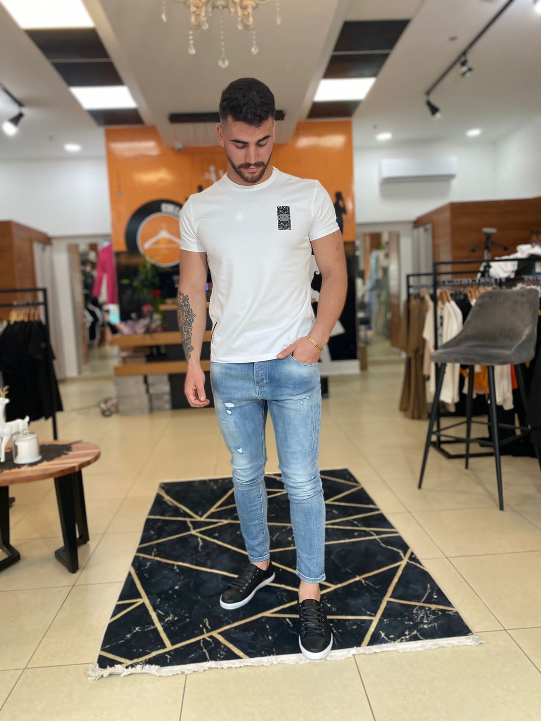 T_shirt voltaj