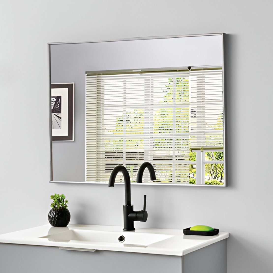 מראה מלבנית עם מסגרת אלומיניום