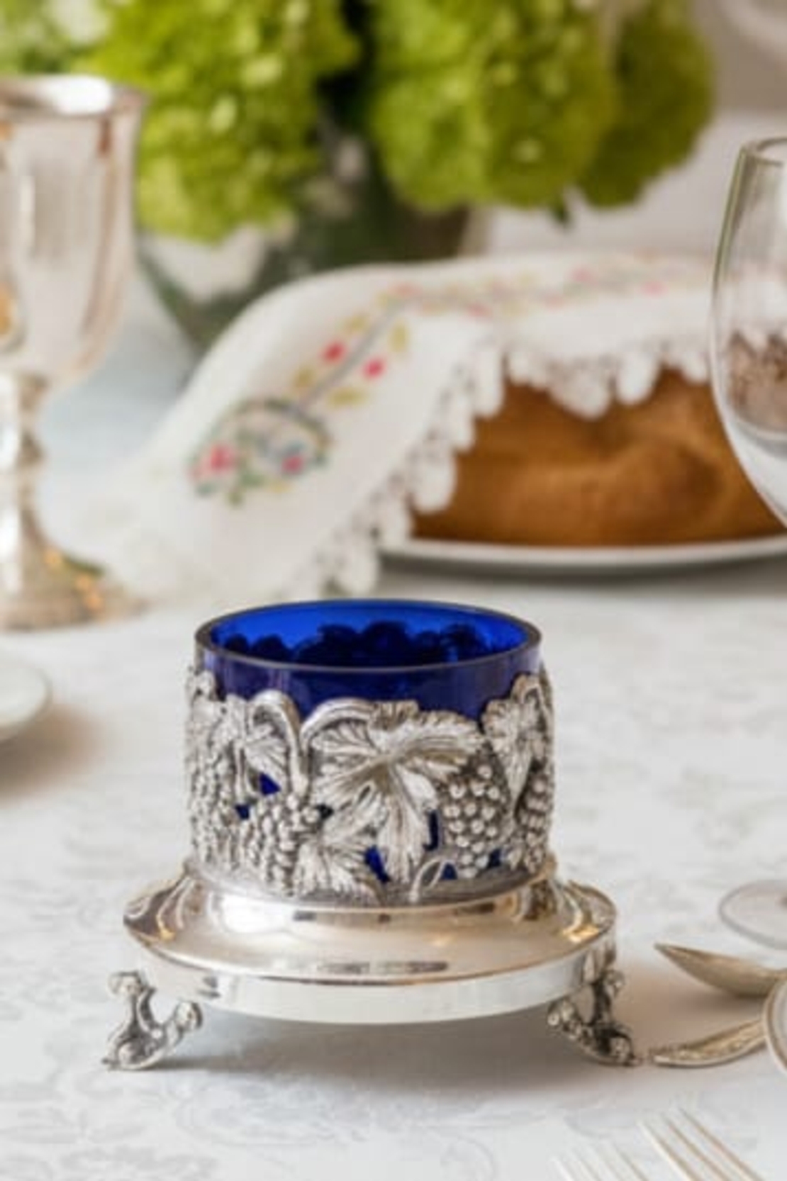 Pure silver grapevine salt shaker