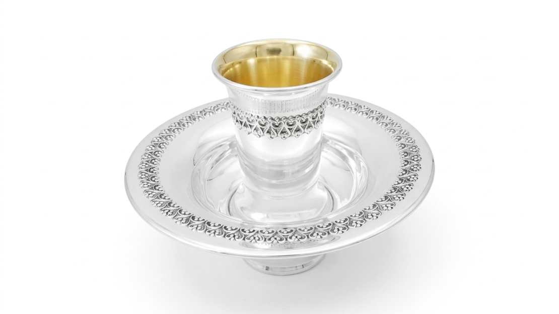 מים אחרונים לבבות כסף טהור