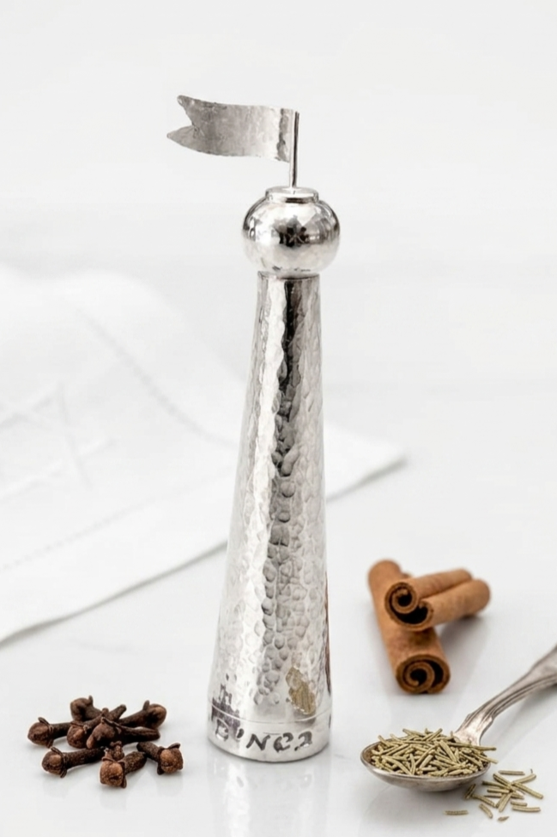 מגדל בשמים כסף טהור