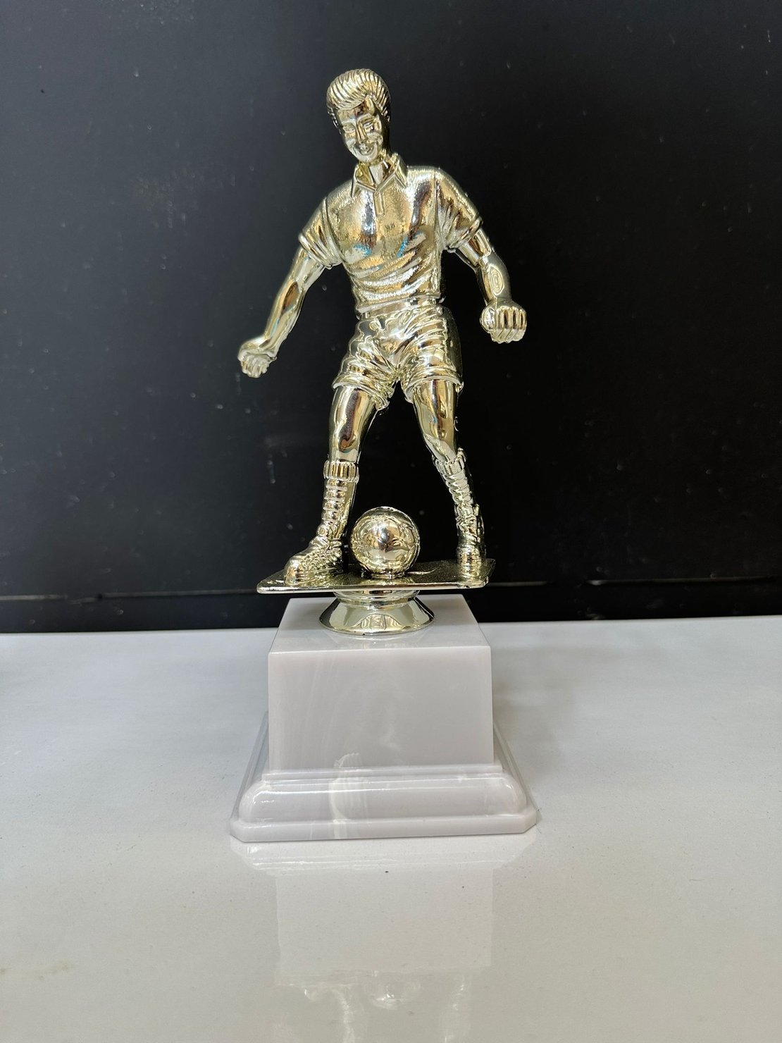 פסלון גביע גדול כדורגלן