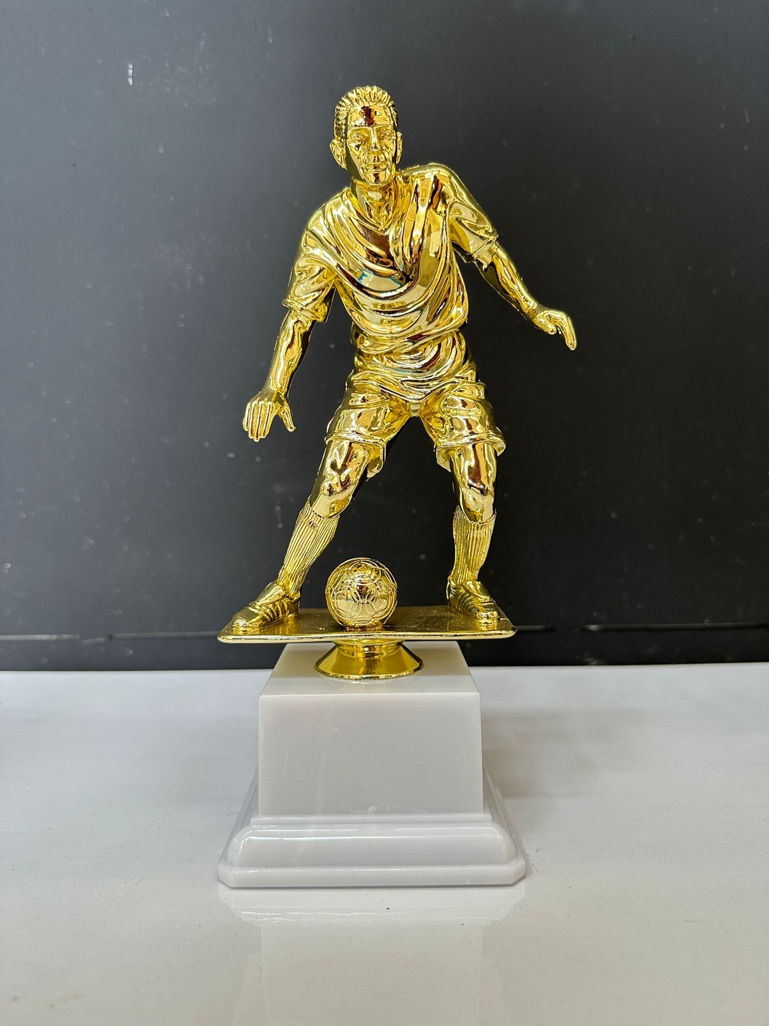 גביע כדורגלן גדול מלא 25 סמ