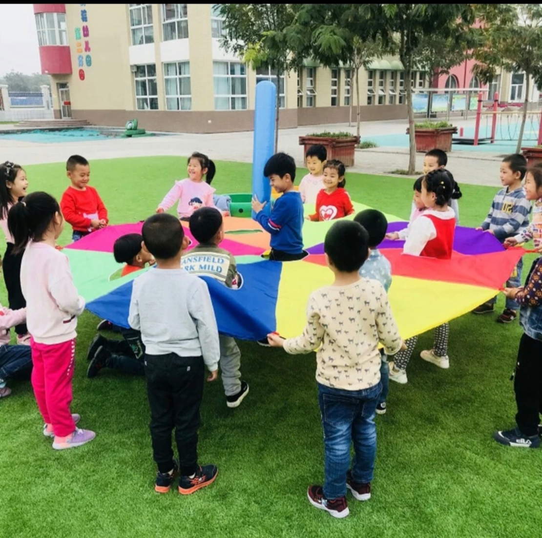 מצנח לפעילות מצחיקה/מצנח חורים