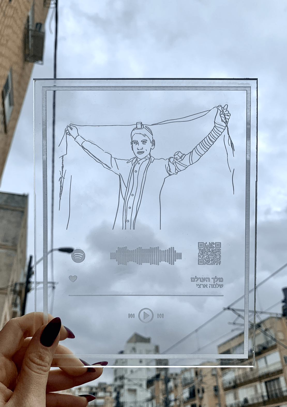 חריטת ציור על פרספקט שקוף