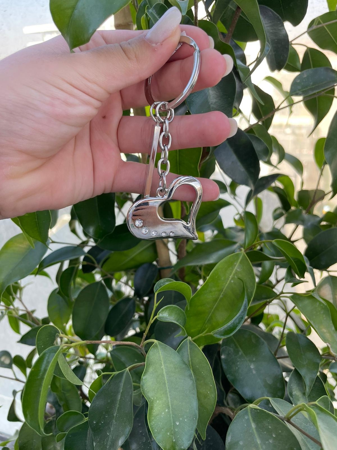 מחזיק מפתחות לב משובץ