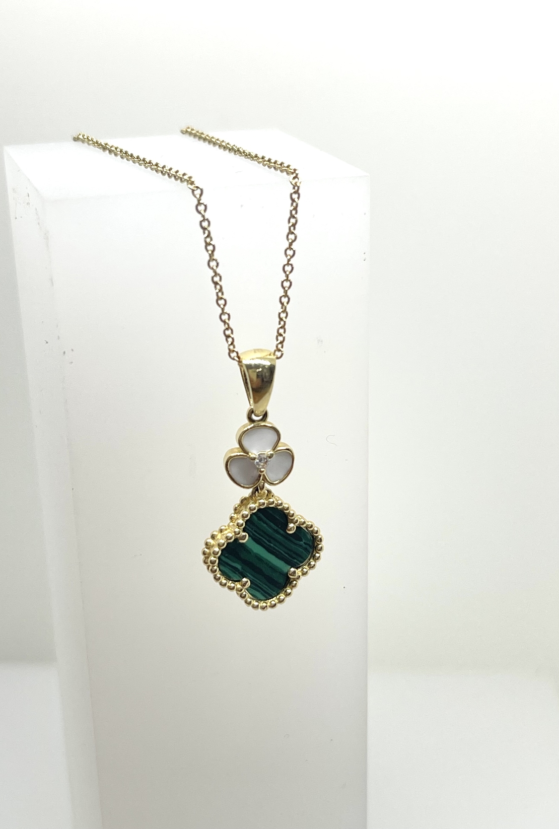 Van Cleef & Arpels style clover pendant