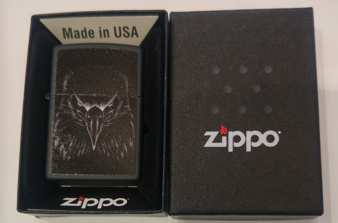 ZIPPO מבט נשר שחור