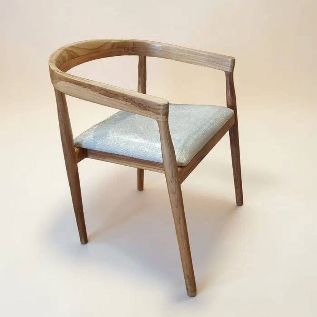 Patani כסא אוכל מעץ טיק מרופד