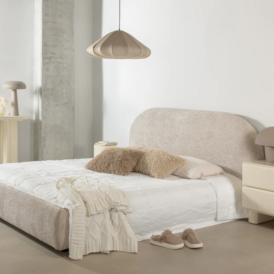 מיטה קלואי קווין סייז בגוון בהיר