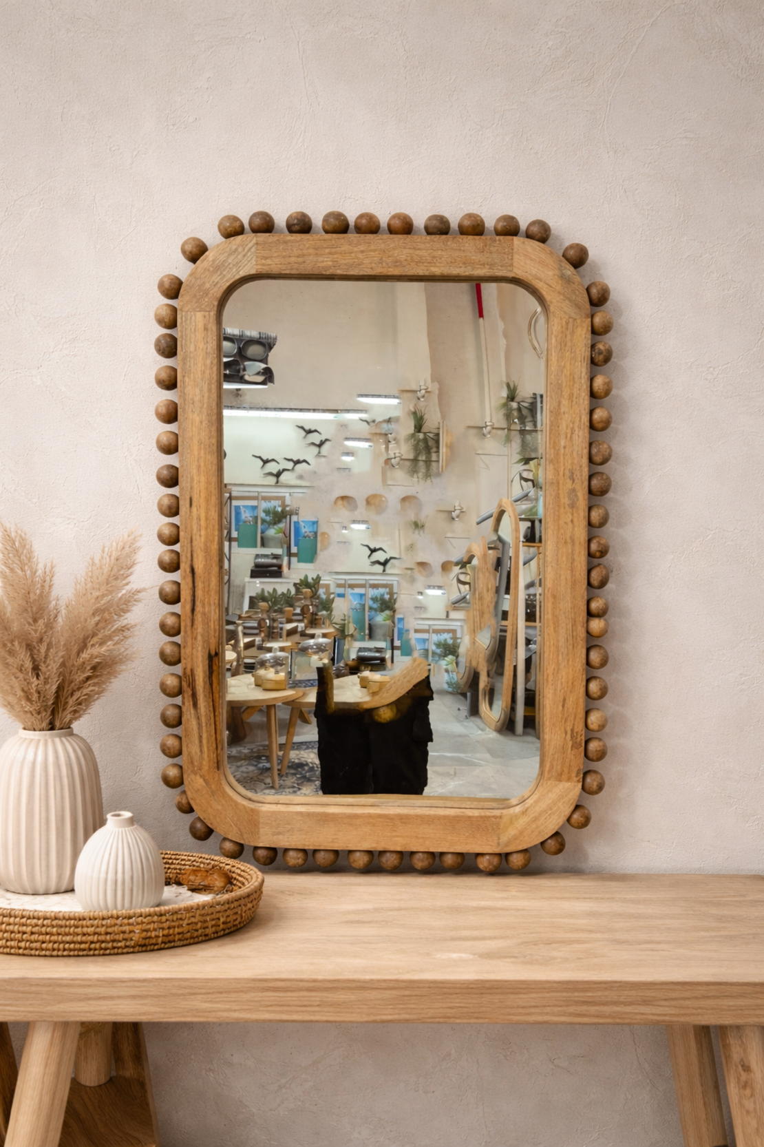 מראה מלבנית מעץ עם מסגרת חרוזים