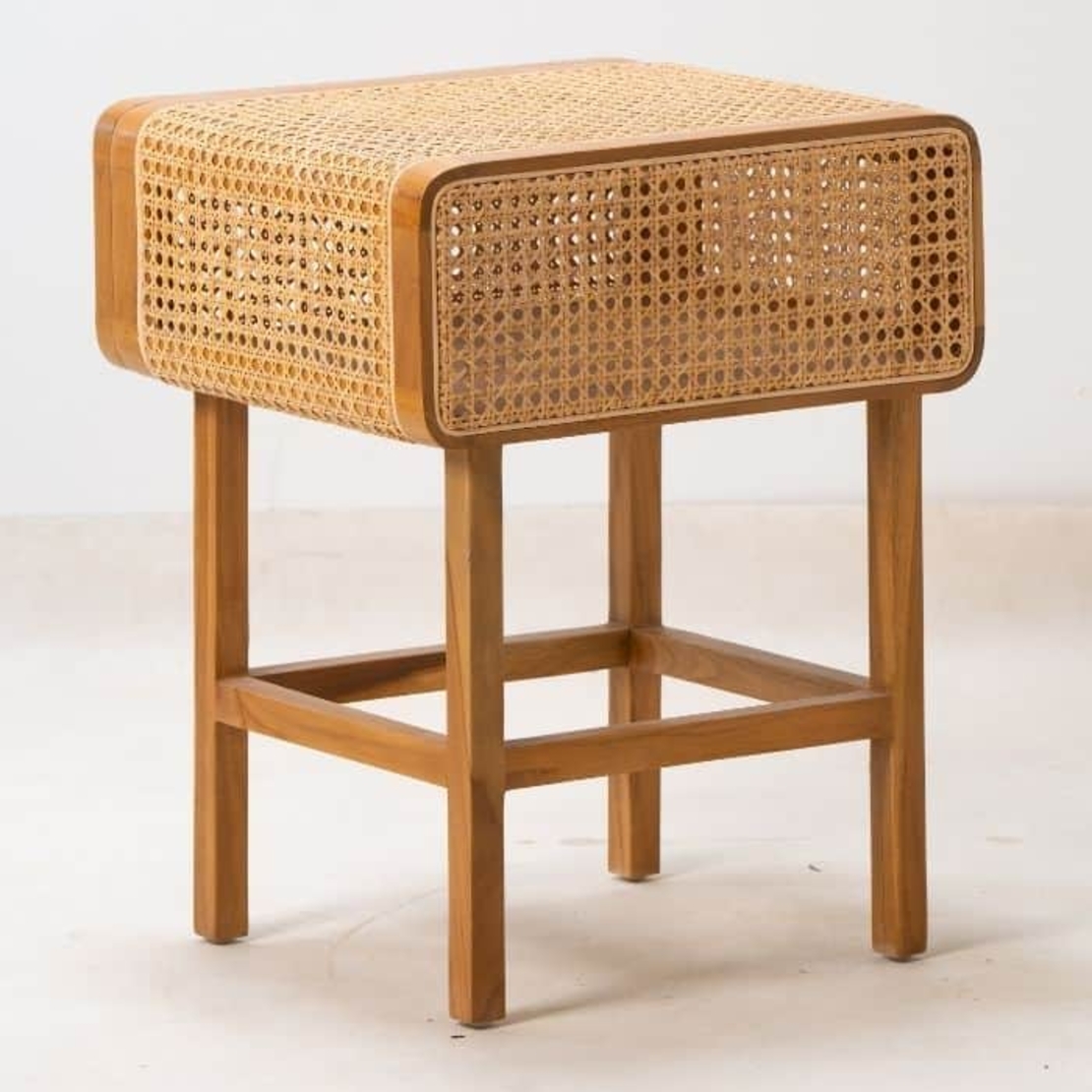 Rattan שידת צד מיטה ראטן