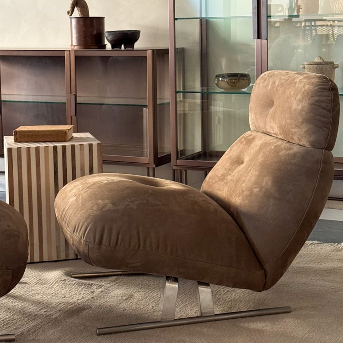 כורסא עור טייסון נובוק + הדום