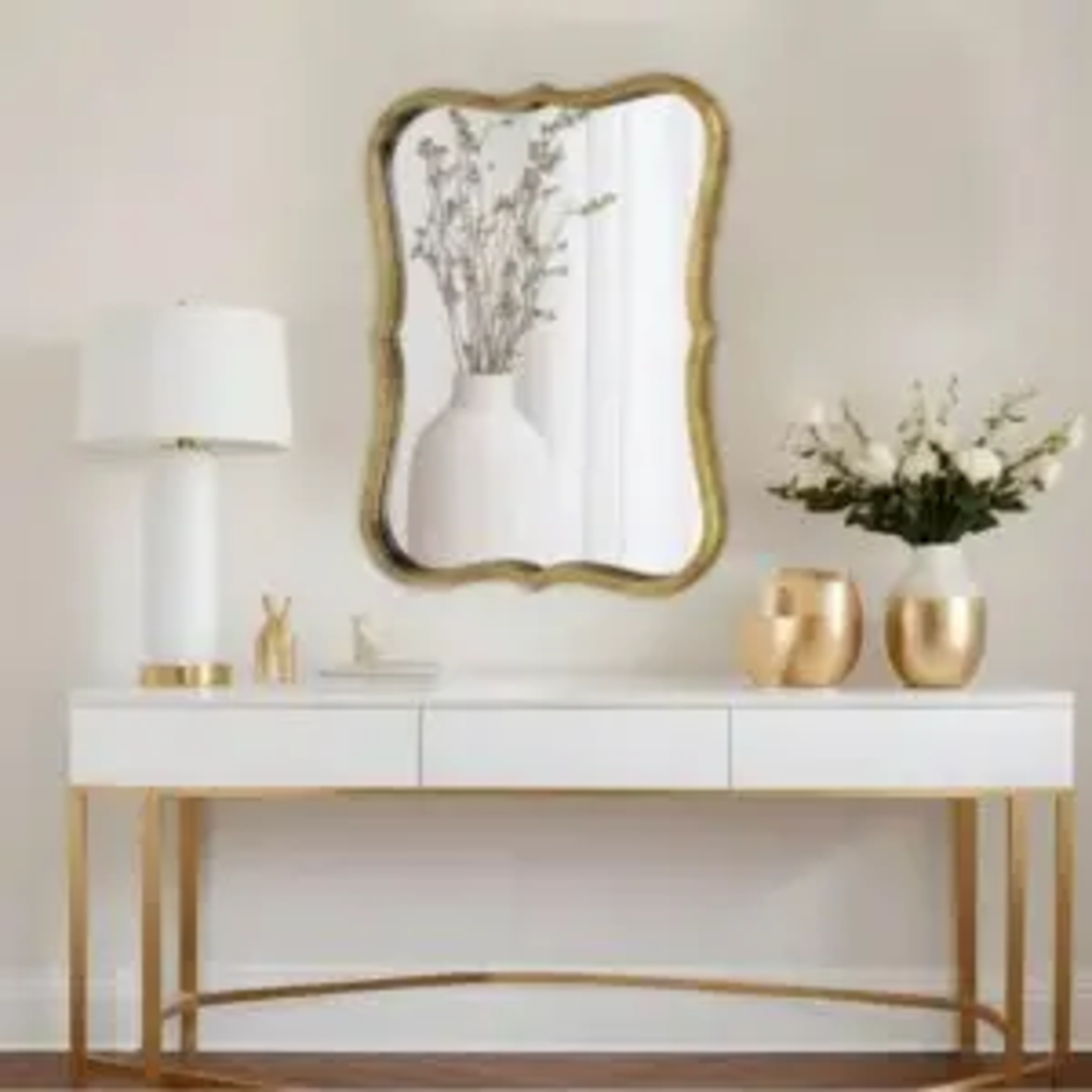 מראה נסיכה בעיצוב קלאסי עם מסגרת זהב – 100/77 ס״מ