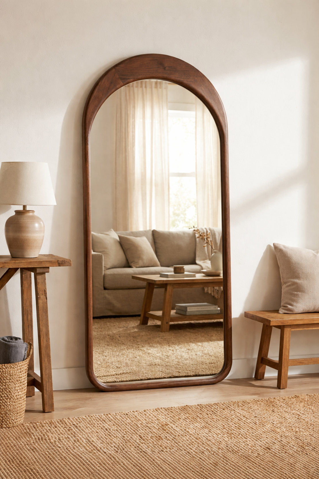 מראה עומדת קשת – מסגרת עץ מלא