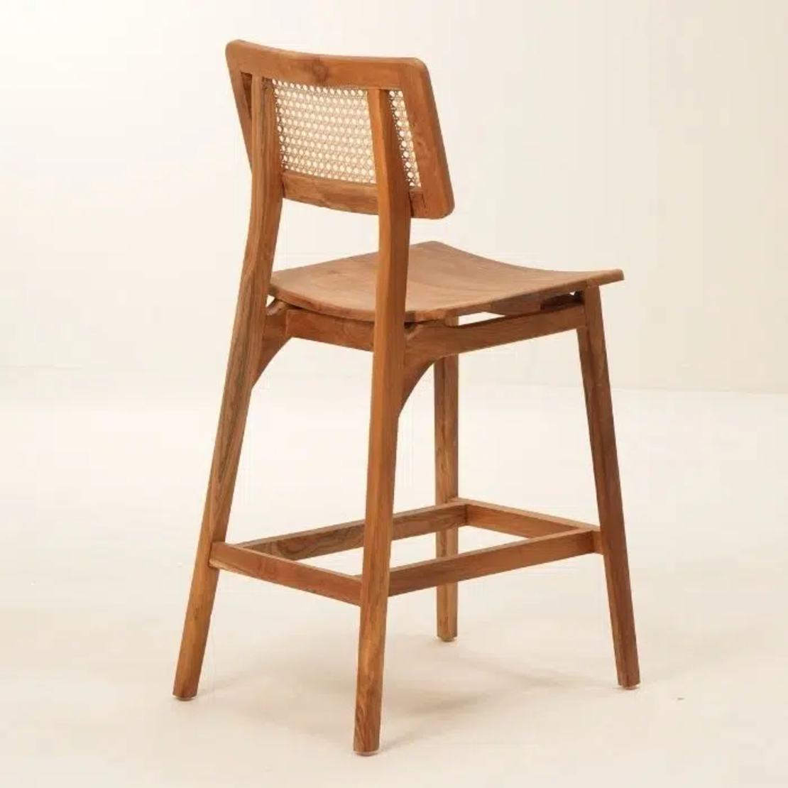 Neo כסא בר מעץ טיק