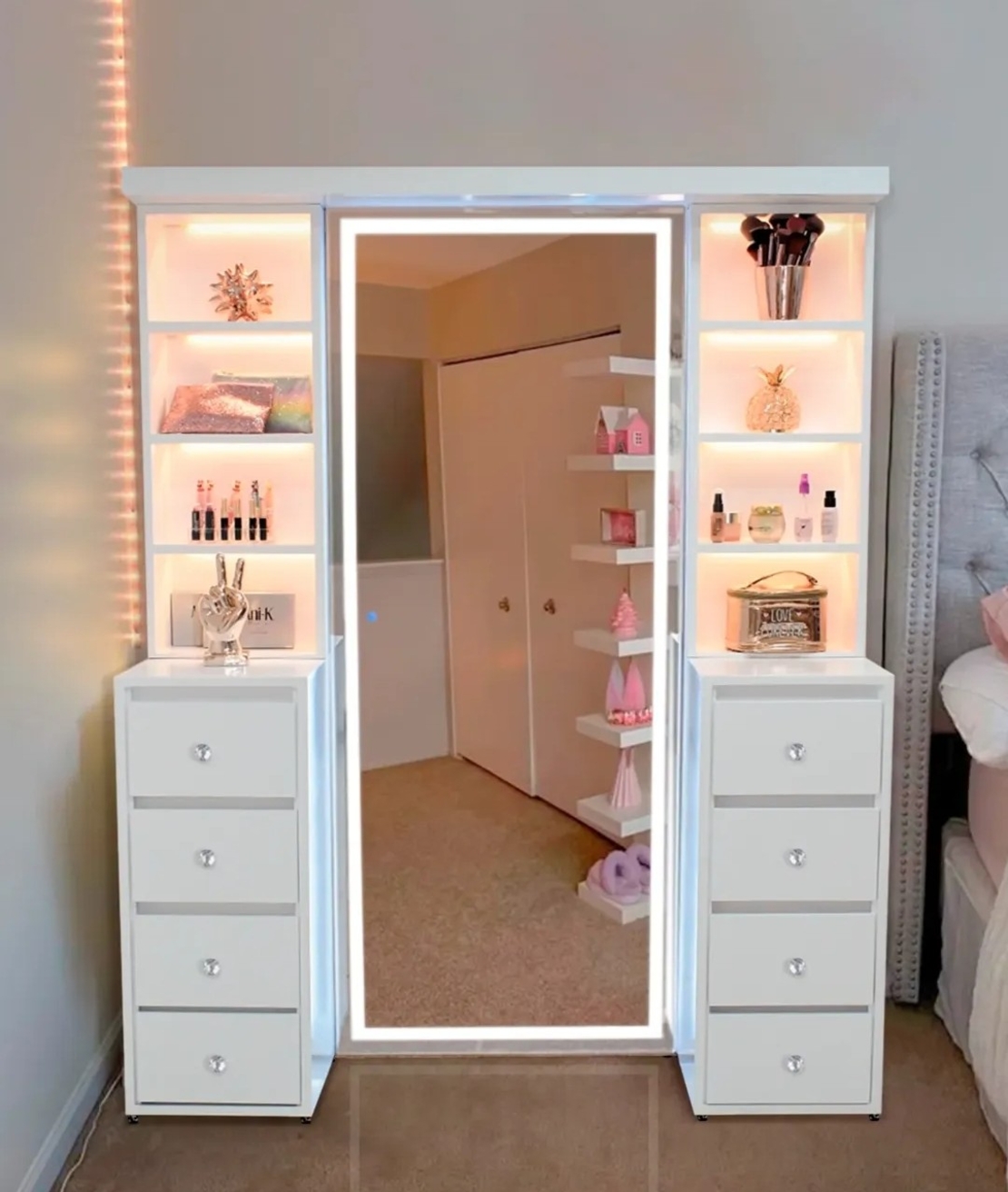 מראה עם תאורת LED ומגירות איפור – רהיט מעוצב לחדר שינה או חדר נערה-דגם ברבי(הזמנה מוקדמת)