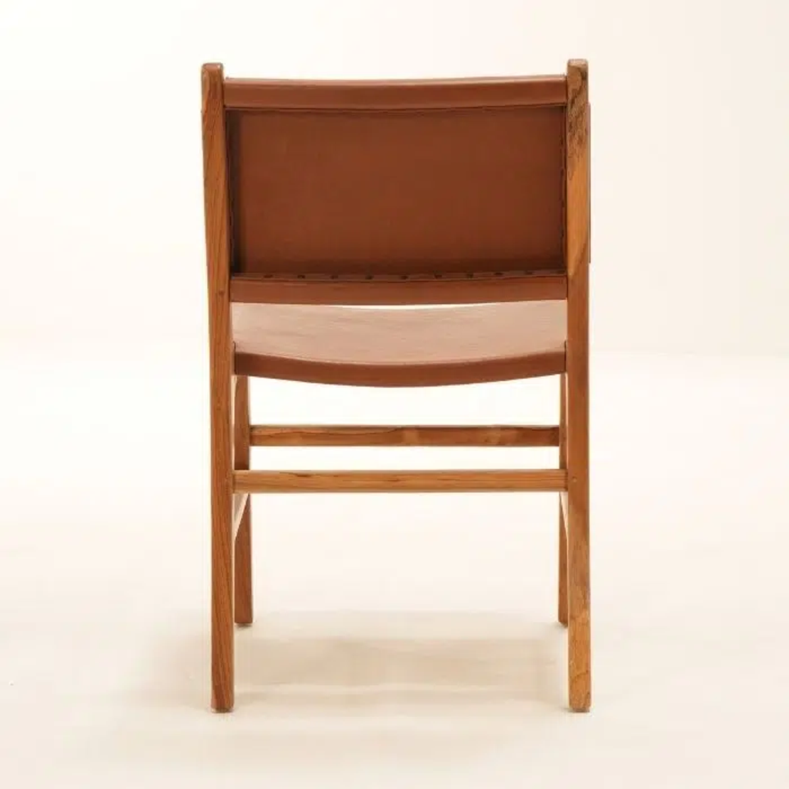 Europa כסא מעץ טיק ועור