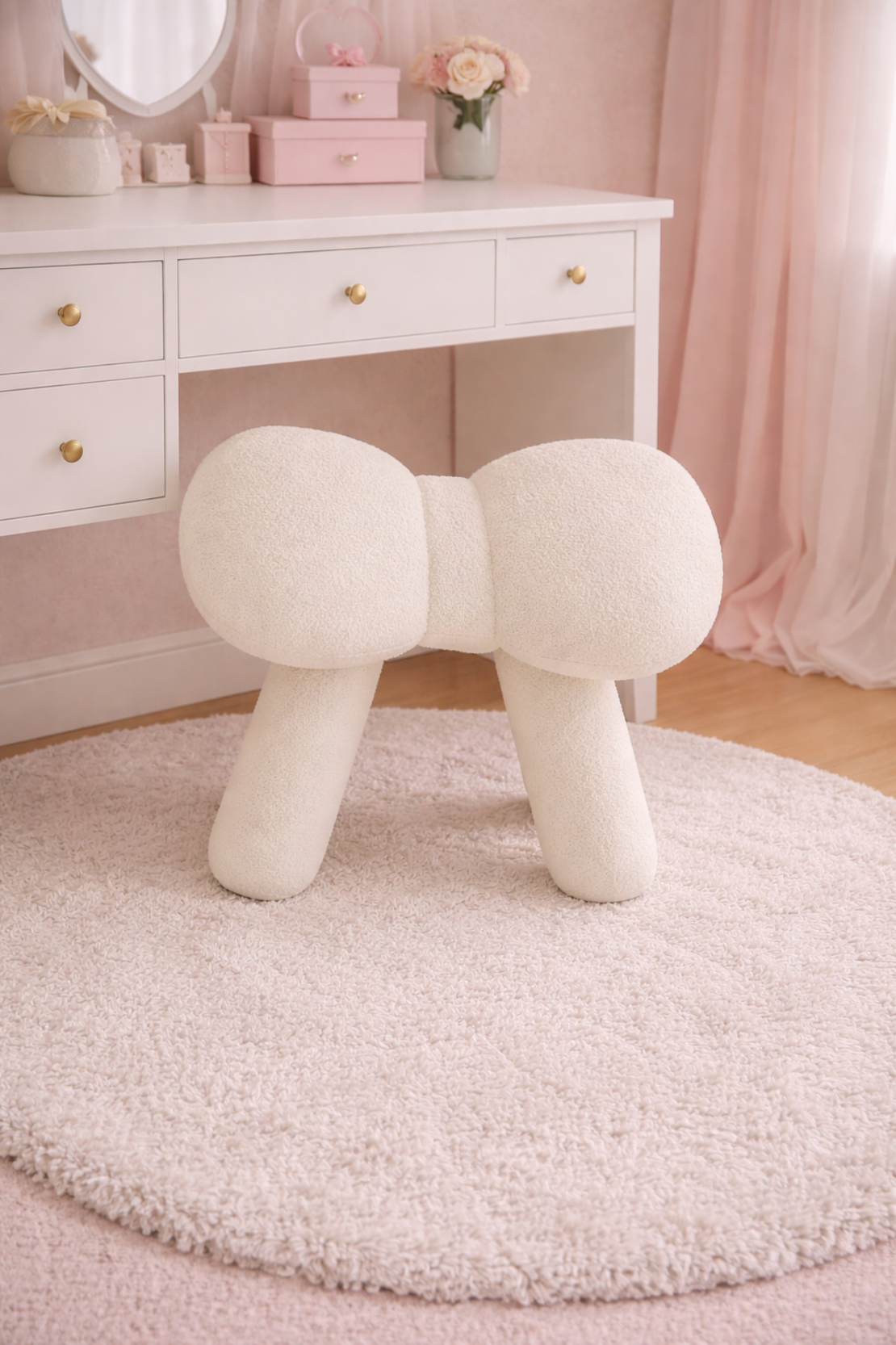 שרפרף מרופד לבן - עיצוב מודרני ייחודי