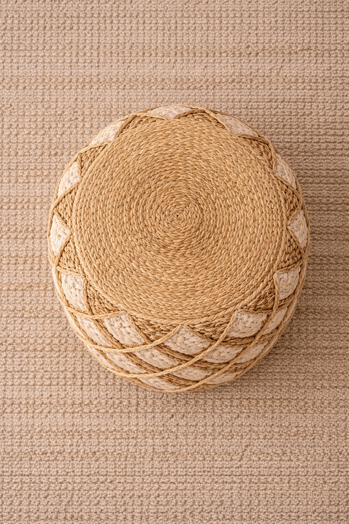 הדום ישיבה עגול מראטן וחבל – עיצוב טבעי בסגנון בוהו